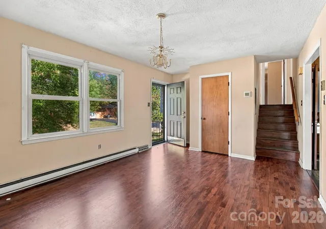 Photo 4 of Single family home for sale at 1530 Kingston Dr, Kannapolis, NC 28083 | MLS# 4438371 | Listing updated on 2026-10-29