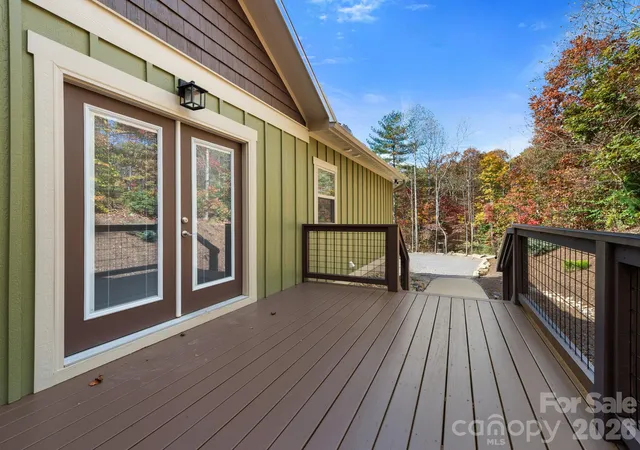 Photo 2 of Single family home for sale at 366 View Dr, Horse Shoe, NC 28742 | MLS# 4438383 | Listing updated on 2026-10-30