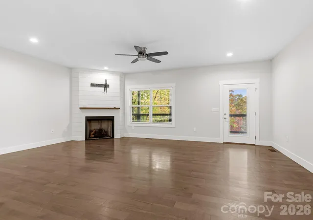Photo 3 of Single family home for sale at 366 View Dr, Horse Shoe, NC 28742 | MLS# 4438383 | Listing updated on 2026-10-30