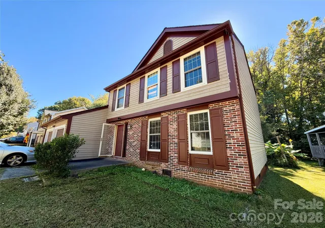 Photo 3 of Single family home for sale at 8400 Mayerling Dr, Charlotte, NC 28227 | MLS# 4438386 | Listing updated on 2026-10-27