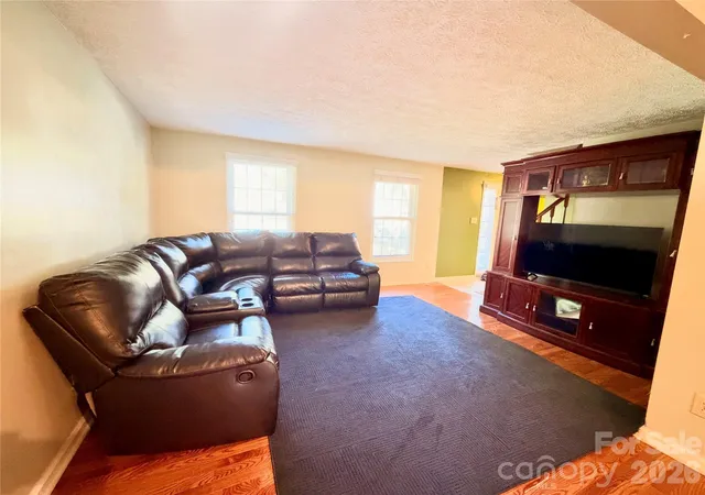 Photo 4 of Single family home for sale at 8400 Mayerling Dr, Charlotte, NC 28227 | MLS# 4438386 | Listing updated on 2026-10-27