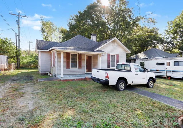 Photo 1 of Single family home for sale at 1062 Wellman St, Gastonia, NC 28054 | MLS# 4438391 | Listing updated on 2026-10-28