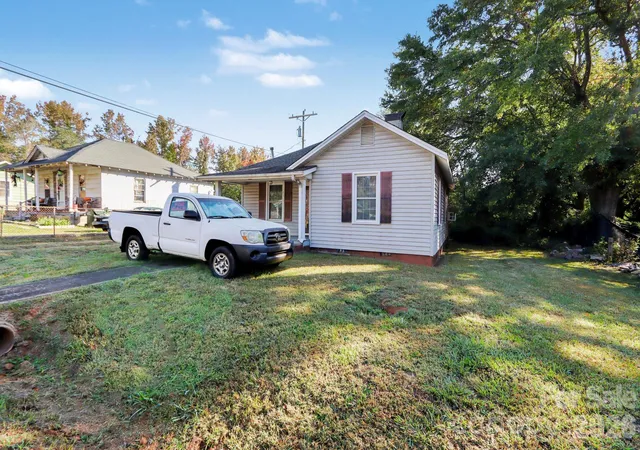 Photo 2 of Single family home for sale at 1062 Wellman St, Gastonia, NC 28054 | MLS# 4438391 | Listing updated on 2026-10-28