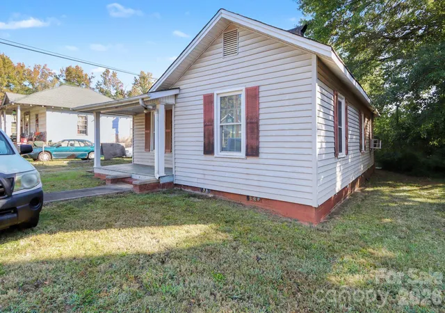 Photo 3 of Single family home for sale at 1062 Wellman St, Gastonia, NC 28054 | MLS# 4438391 | Listing updated on 2026-10-28