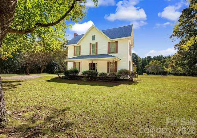 Photo 3 of Single family home for sale at 211 Hill Hvn Rd, Statesville, NC 28677 | MLS# 4438397 | Listing updated on 2026-10-29