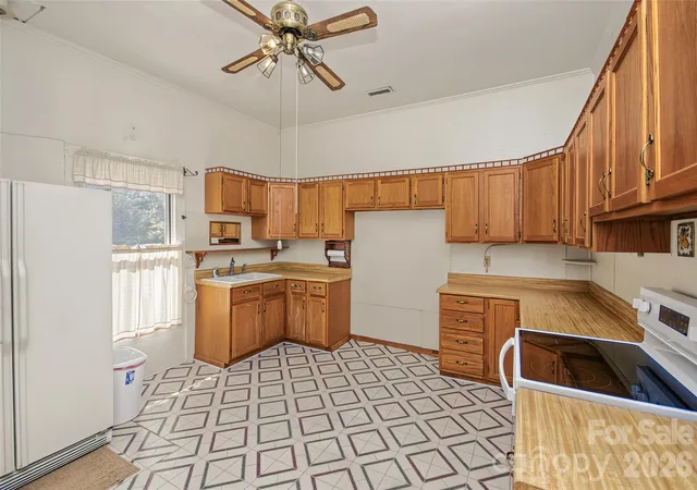 Photo 4 of Single family home for sale at 211 Hill Hvn Rd, Statesville, NC 28677 | MLS# 4438397 | Listing updated on 2026-10-29