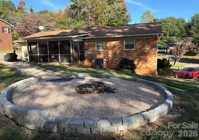 Photo 1 of Single family home for sale at 2346 Elon Dr, Valdese, NC 28690 | MLS# 4438398 | Listing updated on 2026-10-29