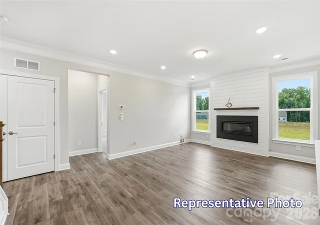 Photo 4 of Single family home for sale at 13802 Yadkin River Dr, Huntersville, NC 28078 | MLS# 4438430 | Listing updated on 2026-10-30