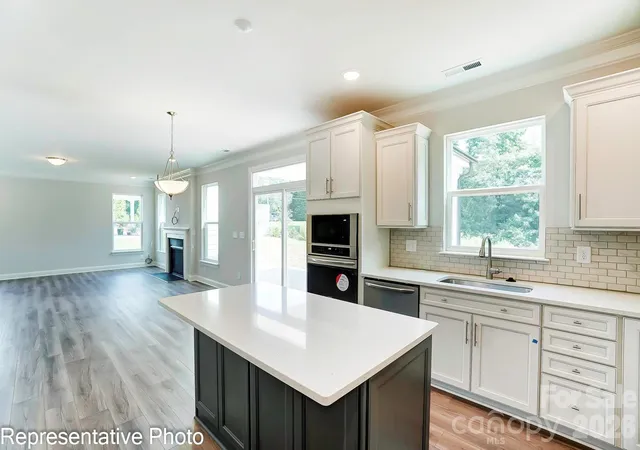Photo 2 of Single family home for sale at 13820 Yadkin River Dr, Huntersville, NC 28078 | MLS# 4438467 | Listing updated on 2026-10-30