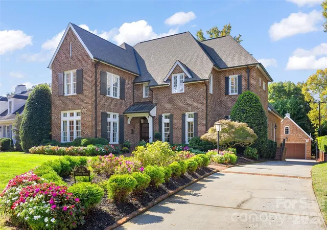 Photo 1 of Single family home for sale at 2622 Bucknell Ave, Charlotte, NC 28207 | MLS# 4438479 | Listing updated on 2026-10-29
