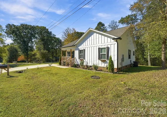 Photo 1 of Single family home for sale at 4224 Pebblebrook Cir, Concord, NC 28027 | MLS# 4438503 | Listing updated on 2026-10-28