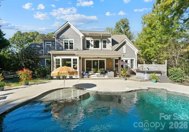 Photo 2 of Single family home for sale at 13908 Island Dr, Huntersville, NC 28078 | MLS# 4438506 | Listing updated on 2026-10-29
