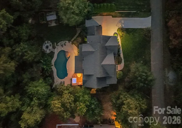 Photo 4 of Single family home for sale at 13908 Island Dr, Huntersville, NC 28078 | MLS# 4438506 | Listing updated on 2026-10-29
