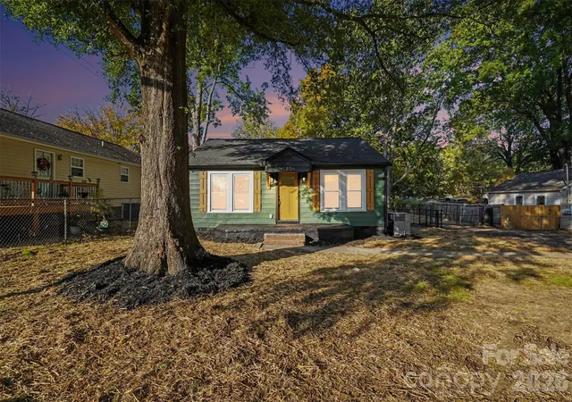 Photo 1 of Single family home for sale at 2806 Royal Ave, Kannapolis, NC 28083 | MLS# 4438515 | Listing updated on 2026-10-29