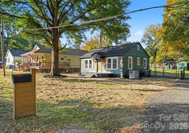 Photo 2 of Single family home for sale at 2806 Royal Ave, Kannapolis, NC 28083 | MLS# 4438515 | Listing updated on 2026-10-29