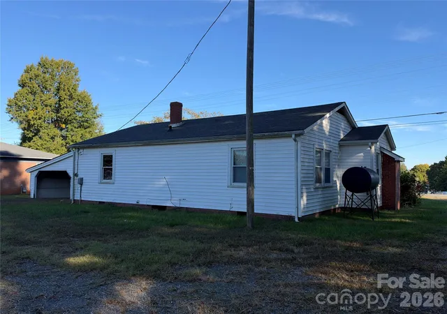 Photo 2 of Single family home for sale at 3653 Taylorsville Hwy, Statesville, NC 28625 | MLS# 4438521 | Listing updated on 2026-10-28