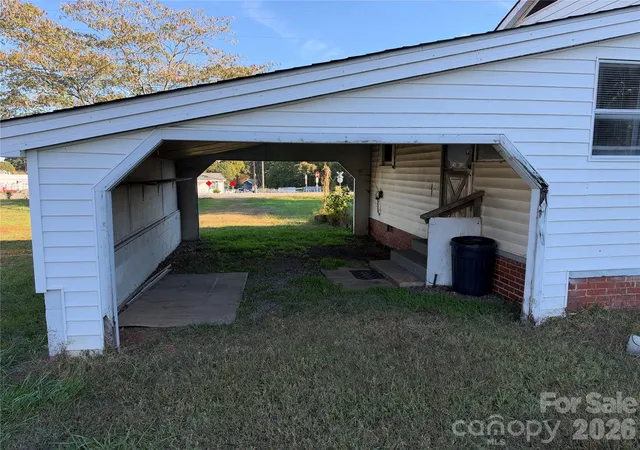 Photo 4 of Single family home for sale at 3653 Taylorsville Hwy, Statesville, NC 28625 | MLS# 4438521 | Listing updated on 2026-10-28