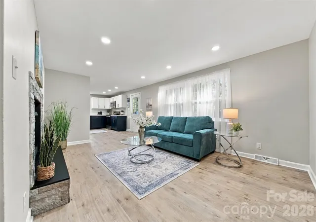 Photo 3 of Single family home for sale at 841 7th Street Se, Hickory, NC 28602 | MLS# 4438534 | Listing updated on 2026-10-29