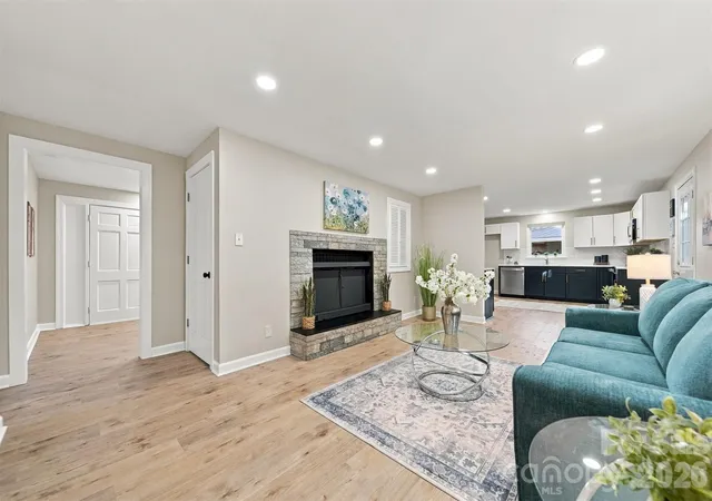 Photo 3 of Single family home for sale at 841 7th Street SE, Hickory, NC 28602 | MLS# 4438534 | Listing updated on 2026-10-29