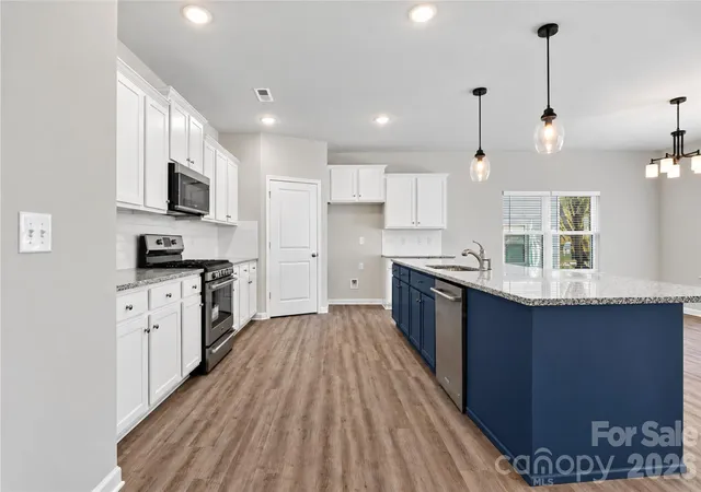 Photo 2 of Single family home for sale at 8921 Sawyer Run Ct, Charlotte, NC 28215 | MLS# 4438543 | Listing updated on 2026-10-28