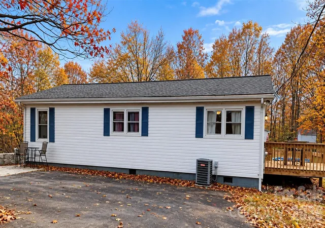 Photo 2 of Single family home for sale at 131 Windswept Dr, Marion, NC 28752 | MLS# 4438583 | Listing updated on 2026-10-29