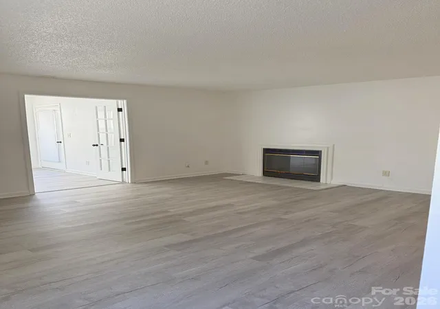 Listing Photo 2 - Condo for sale in building located at 8119 Tremaine Cir, Charlotte, NC 28227