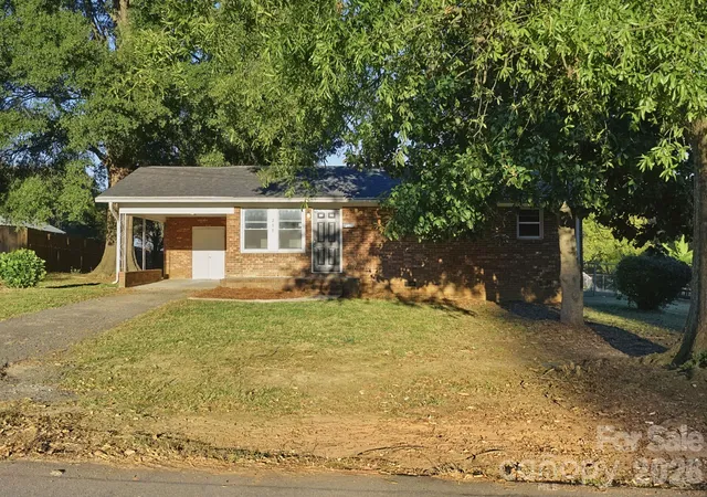 Single family home for sale at 207 Gaddis Dr, Mount Holly, NC 28120 | MLS# 4438609