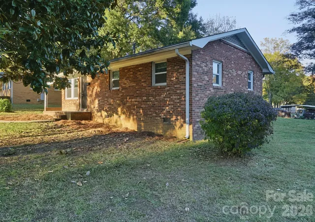 Photo 2 of Single family home for sale at 207 Gaddis Dr, Mount Holly, NC 28120 | MLS# 4438609 | Listing updated on 2026-10-30