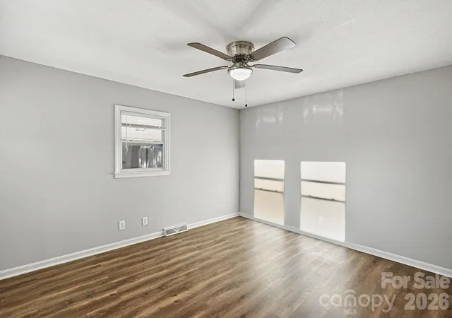 Photo 3 of Single family home for sale at 207 Gaddis Dr, Mount Holly, NC 28120 | MLS# 4438609 | Listing updated on 2026-10-30