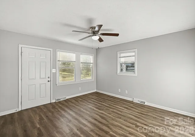 Photo 4 of Single family home for sale at 207 Gaddis Dr, Mount Holly, NC 28120 | MLS# 4438609 | Listing updated on 2026-10-30