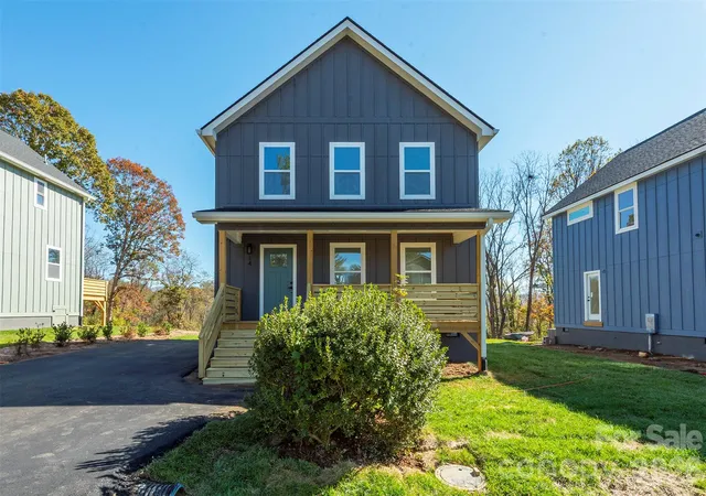 Photo 1 of Single family home for sale at 14 Crestfield Ave, Asheville, NC 28804 | MLS# 4438610 | Listing updated on 2026-10-29