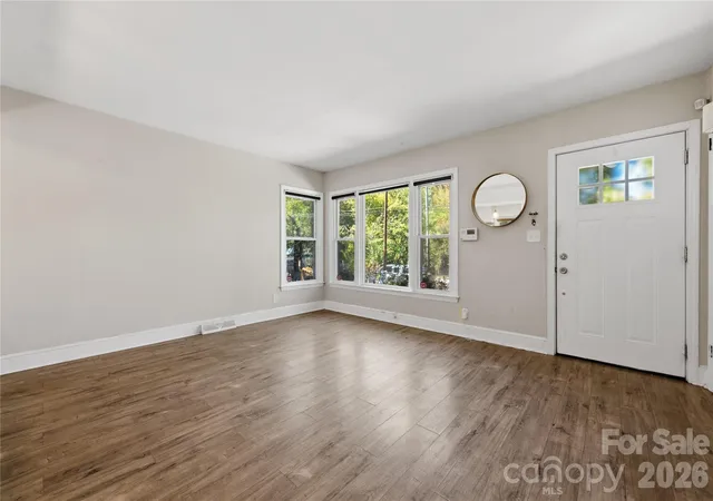 Photo 2 of Single family home for sale at 3900 Tipperary Pl, Charlotte, NC 28215 | MLS# 4438617 | Listing updated on 2026-10-29