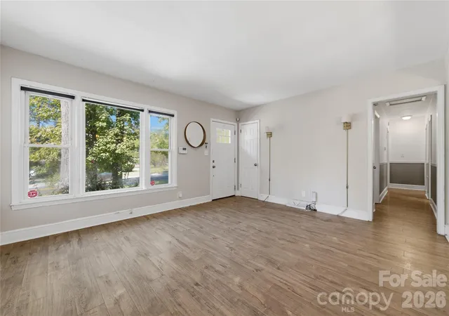 Photo 3 of Single family home for sale at 3900 Tipperary Pl, Charlotte, NC 28215 | MLS# 4438617 | Listing updated on 2026-10-29