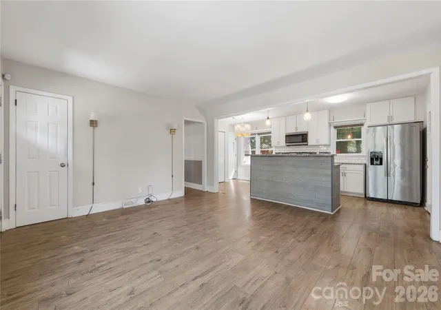 Photo 4 of Single family home for sale at 3900 Tipperary Pl, Charlotte, NC 28215 | MLS# 4438617 | Listing updated on 2026-10-29