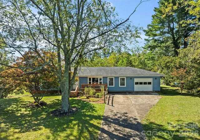 Photo 1 of Single family home for sale at 31 Southwicke Dr, Arden, NC 28704 | MLS# 4438630 | Listing updated on 2026-10-29