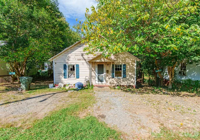 Photo 1 of Single family home for sale at 623 N Jones Ave, Rock Hill, SC 29730 | MLS# 4438681 | Listing updated on 2026-10-30