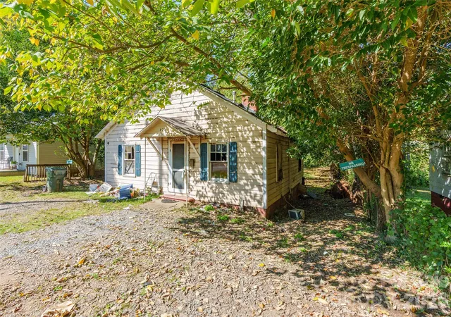 Photo 2 of Single family home for sale at 623 N Jones Ave, Rock Hill, SC 29730 | MLS# 4438681 | Listing updated on 2026-10-30