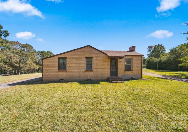 Photo 3 of Multi family home for sale at 1430 25th Street Ne, Hickory, NC 28601 | MLS# 4438730 | Listing updated on 2026-10-28