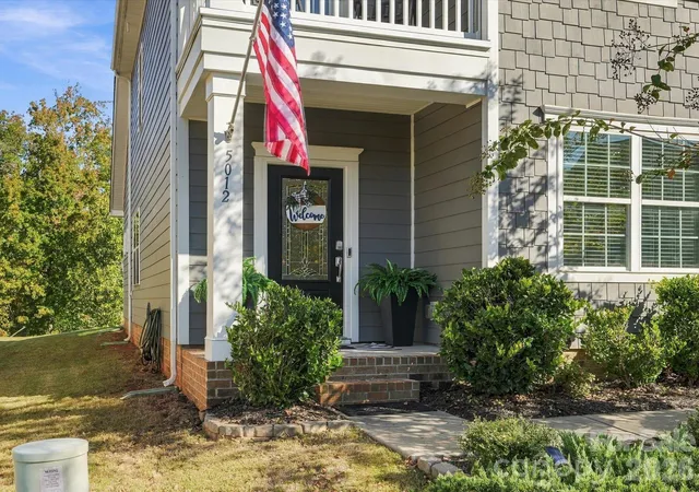 Photo 1 of Single family home for sale at 5012 Lily Pond Cir, Waxhaw, NC 28173 | MLS# 4438748 | Listing updated on 2026-10-31