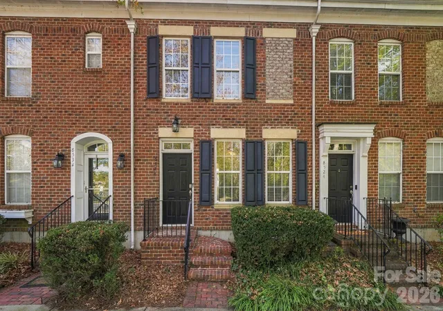 Townhouse for sale at 8528 Beaver Crk Dr, Charlotte, NC 28269 | MLS# 4438782
