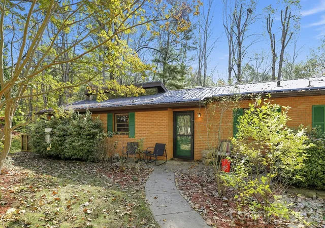 Photo 4 of Single family home for sale at 27 Stockwood Rd, Asheville, NC 28803 | MLS# 4438822 | Listing updated on 2026-10-29