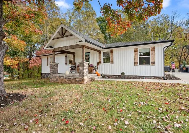 Photo 1 of Single family home for sale at 5264 Stagecoach Rd, Iron Station, NC 28080 | MLS# 4438841 | Listing updated on 2026-10-30
