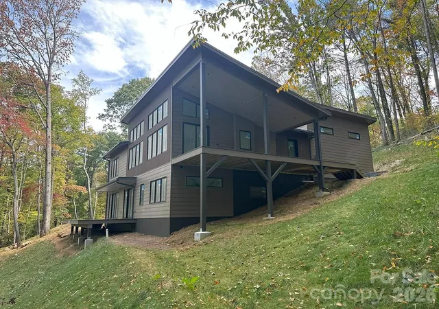 Photo 4 of Single family home for sale at 7 Spooks Branch Ext, Asheville, NC 28804 | MLS# 4438858 | Listing updated on 2026-10-30