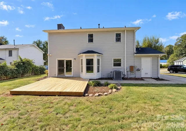 Photo 4 of Single family home for sale at 1608 Bishop Ct, Belmont, NC 28012 | MLS# 4438874 | Listing updated on 2026-10-29
