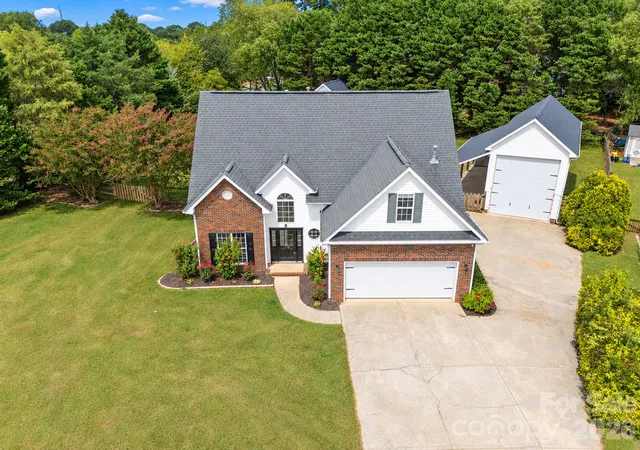 Photo 1 of Single family home for sale at 118 Breton Ct, Mooresville, NC 28117 | MLS# 4438875 | Listing updated on 2026-10-29