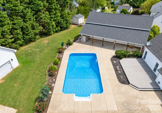 Photo 3 of Single family home for sale at 118 Breton Ct, Mooresville, NC 28117 | MLS# 4438875 | Listing updated on 2026-10-29