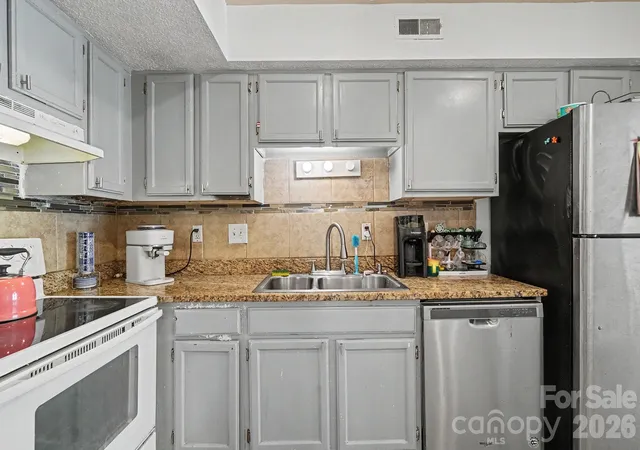 Photo 4 of Townhouse for sale at 7406 Mystic Ln, Charlotte, NC 28227 | MLS# 4438894 | Listing updated on 2026-10-29