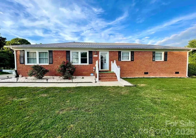 Photo 2 of Single family home for sale at 3117 Smith Farm Rd, Matthews, NC 28104 | MLS# 4438902 | Listing updated on 2026-10-29