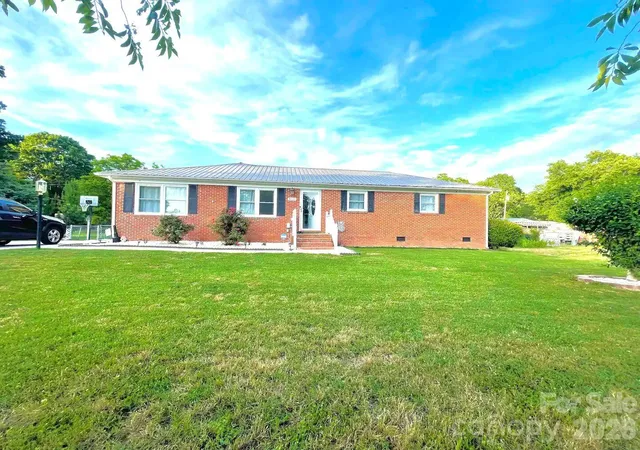 Photo 3 of Single family home for sale at 3117 Smith Farm Rd, Matthews, NC 28104 | MLS# 4438902 | Listing updated on 2026-10-29
