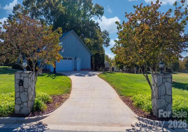Photo 2 of Single family home for sale at 4056 Shadowood Ln, Hickory, NC 28601 | MLS# 4438910 | Listing updated on 2026-10-30